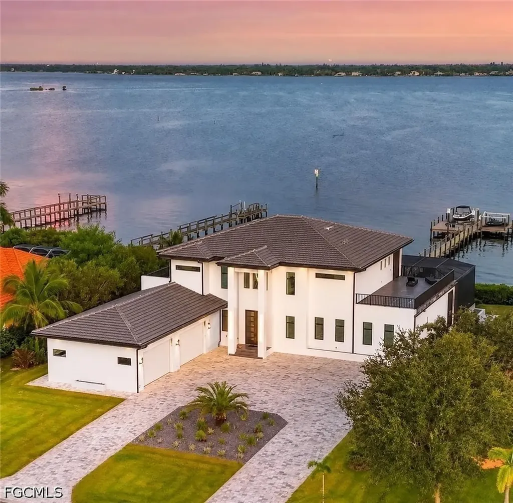 6390 River Club Court North Fort Myers FL 33917
