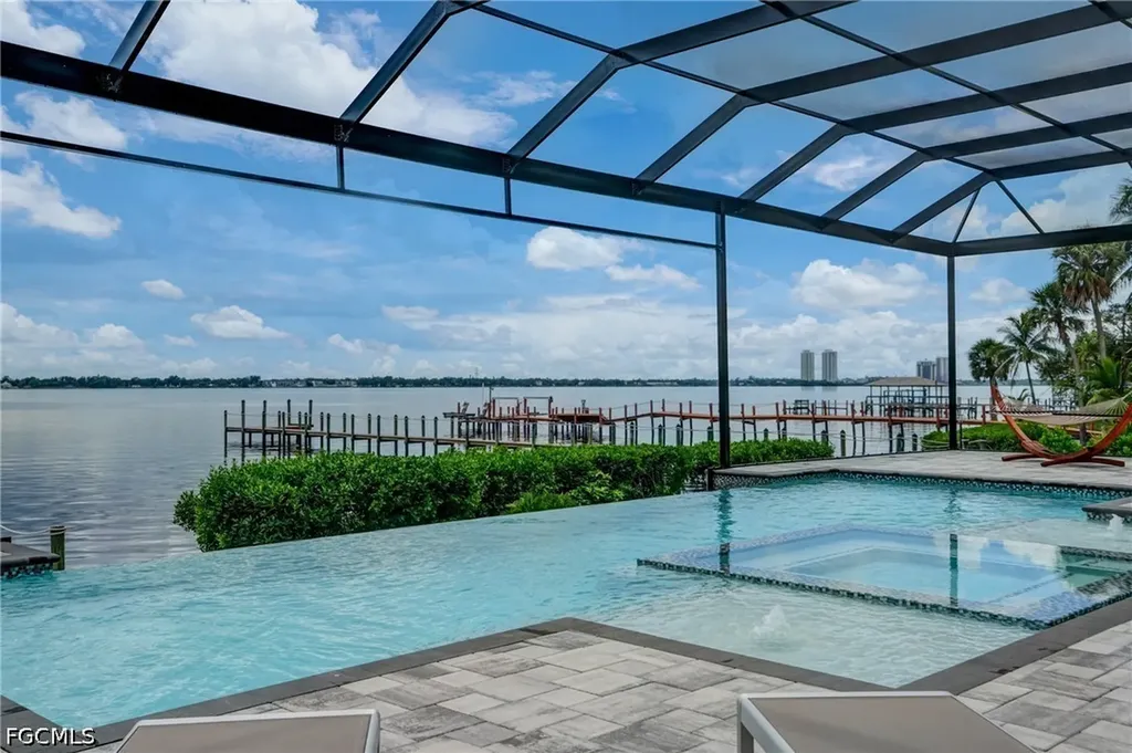 6390 River Club Court North Fort Myers FL 33917