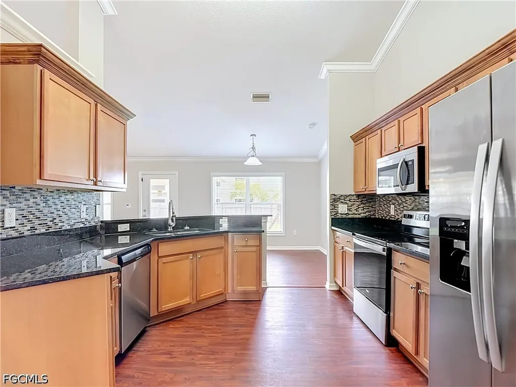 3511 SW 8th Place Cape Coral FL 33914