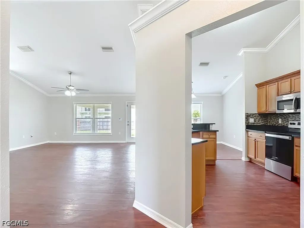 3511 SW 8th Place Cape Coral FL 33914