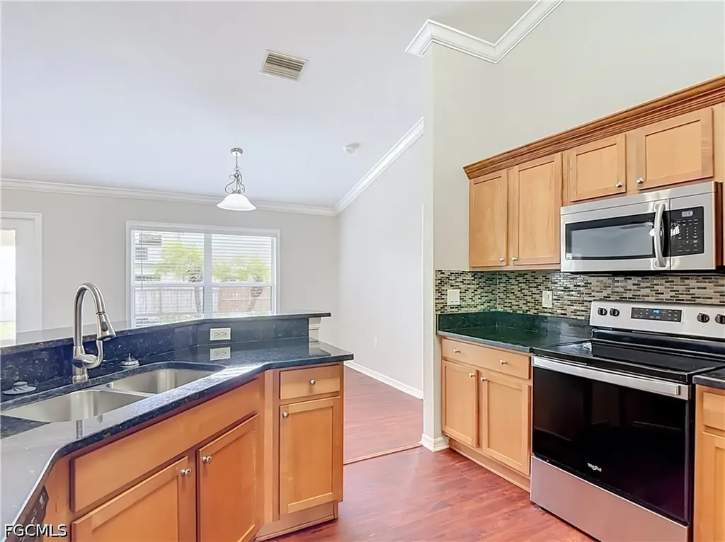 3511 SW 8th Place Cape Coral FL 33914