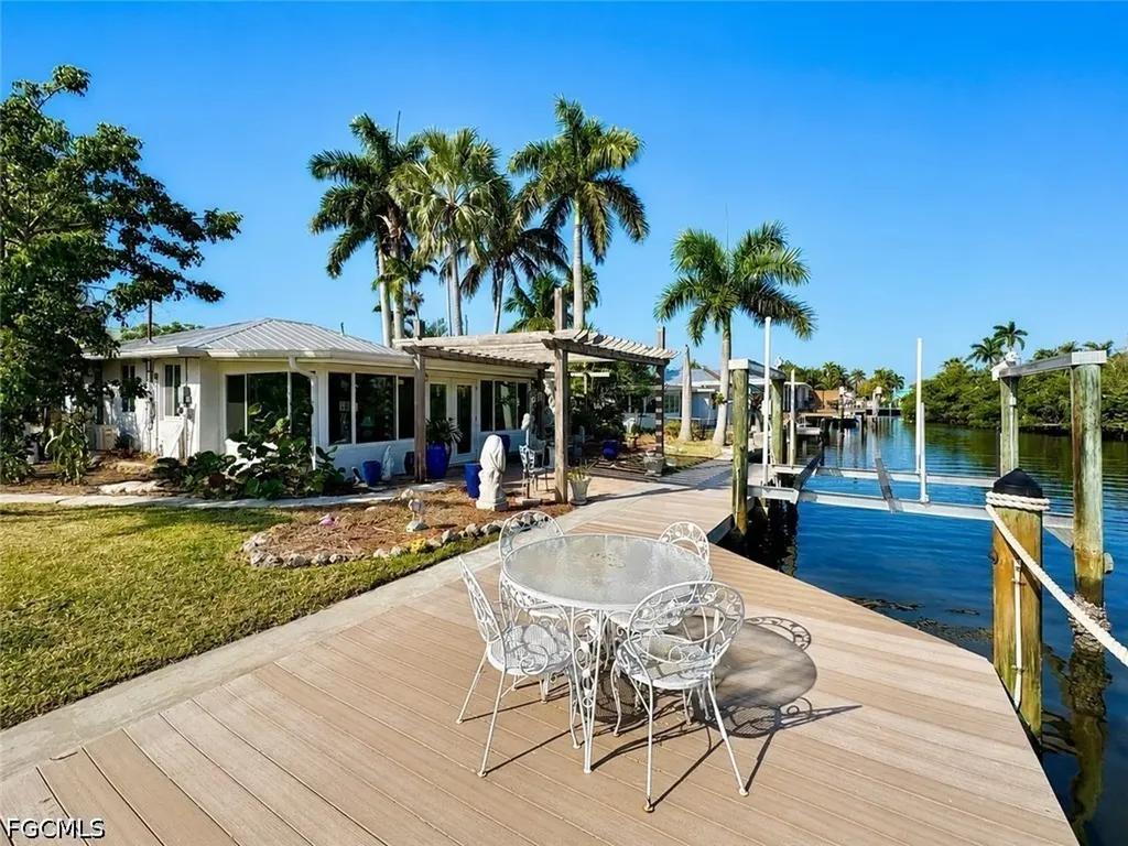 11242 Matlacha Avenue Matlacha FL 33993