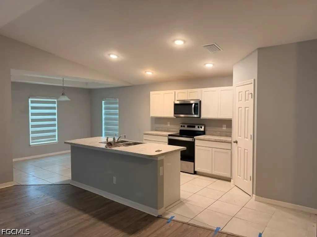 3637 NE 10th Avenue Cape Coral FL 33909