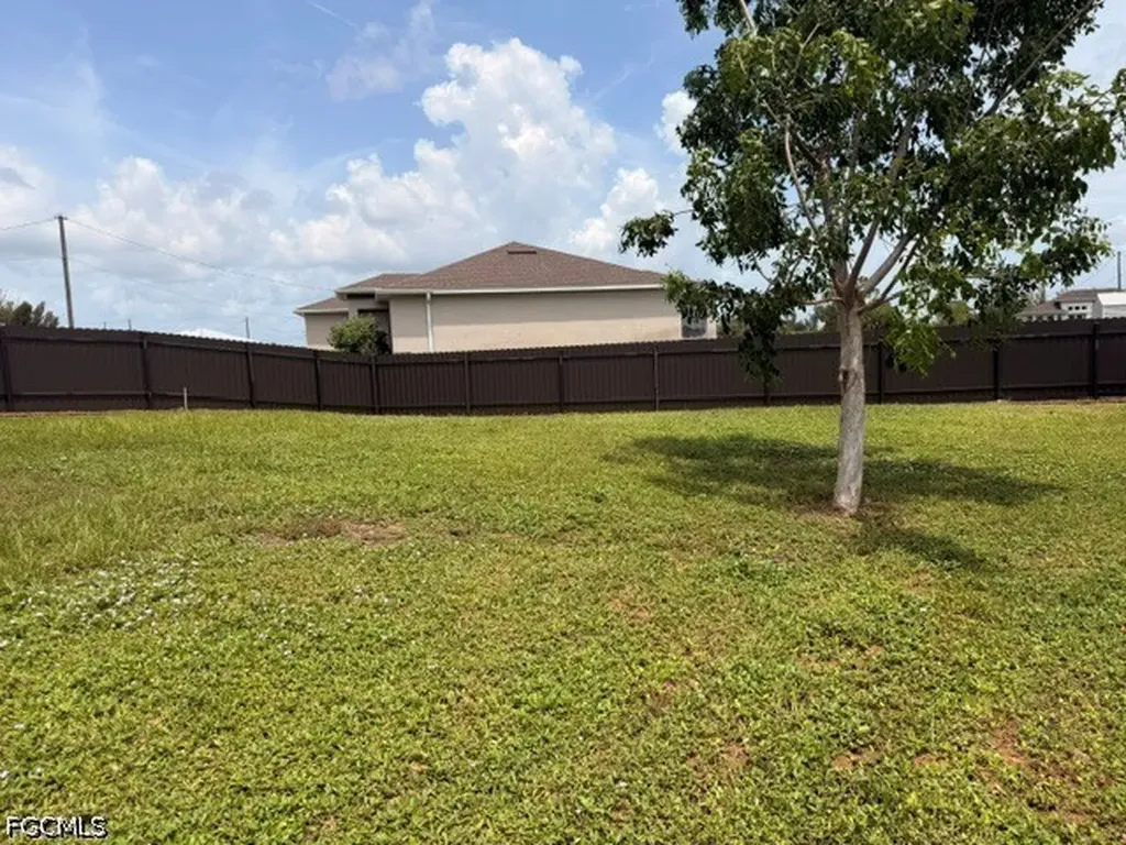 3637 NE 10th Avenue Cape Coral FL 33909