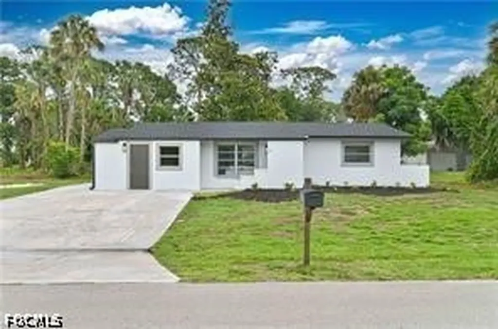 26 Maple Avenue N Lehigh Acres FL 33936