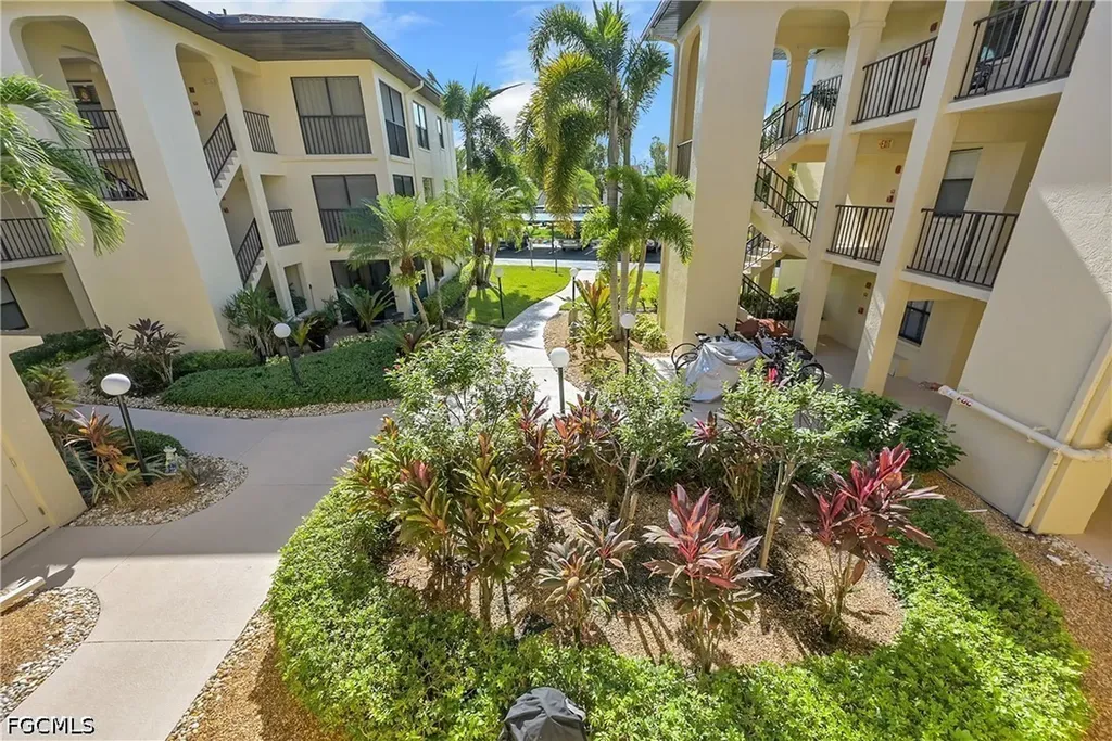 8474 Charter Club Circle Fort Myers FL 33919