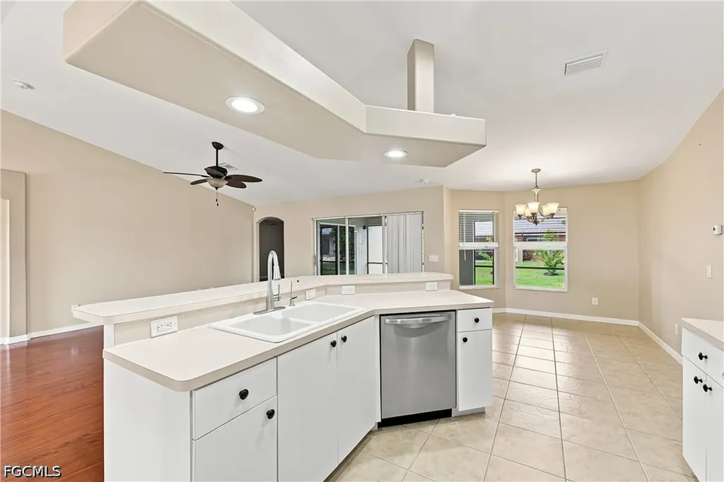 4155 NE 15th Place Cape Coral FL 33909