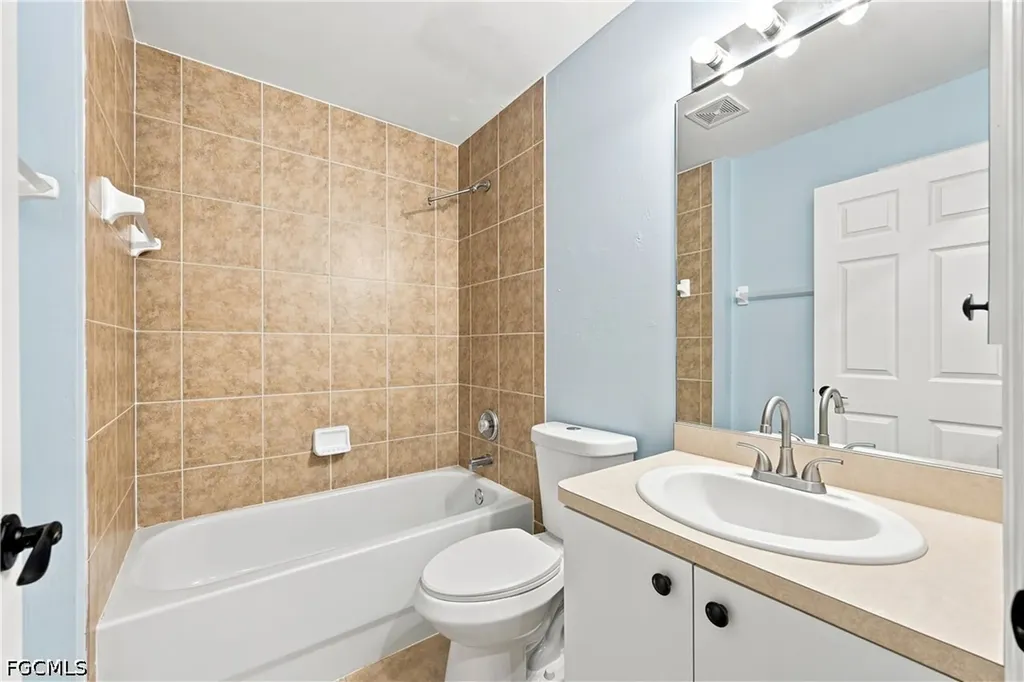 4155 NE 15th Place Cape Coral FL 33909