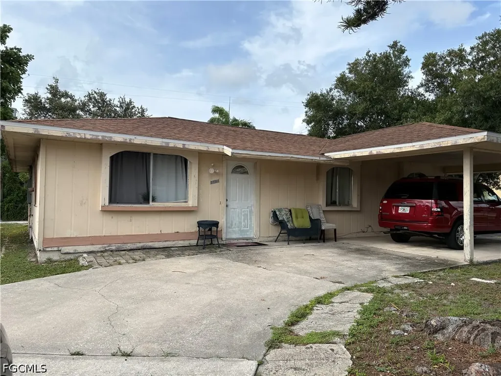 Fort Myers FL, 1891 Winkler Avenue