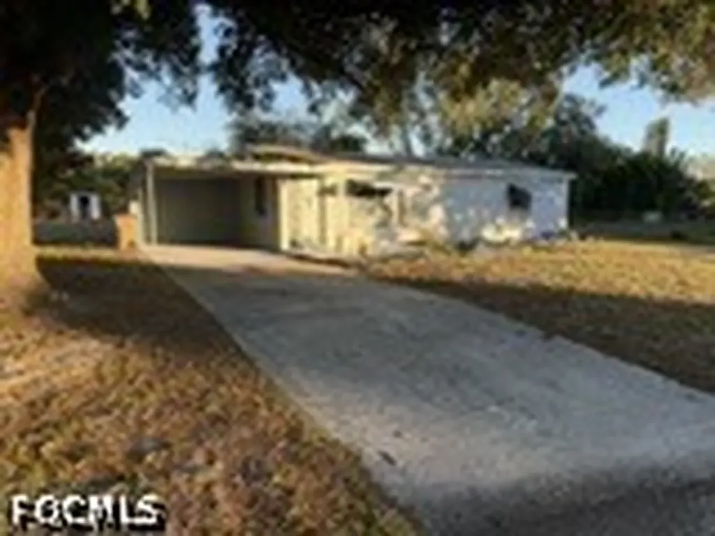 1129 Cherokee Avenue Lehigh Acres FL 33936
