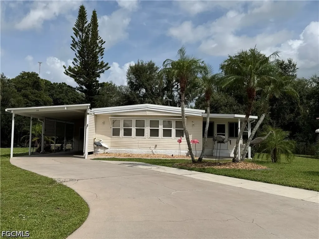 250 Santa Fe Trail North Fort Myers FL 33917