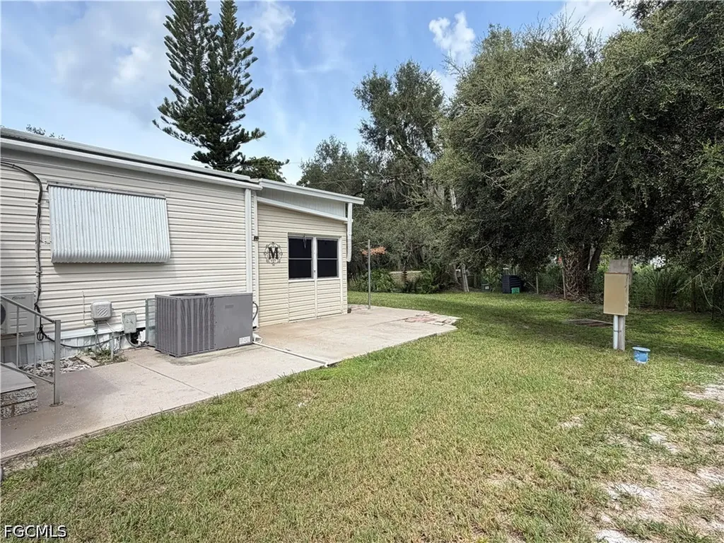 250 Santa Fe Trail North Fort Myers FL 33917