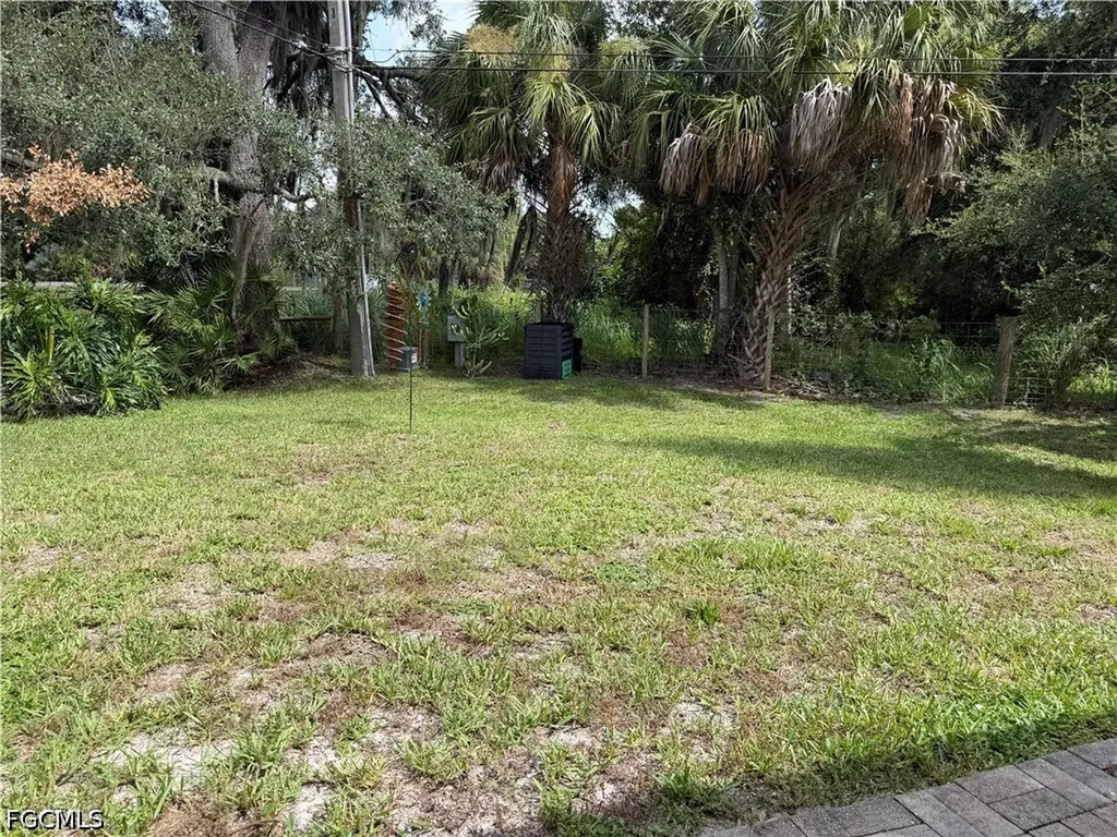 250 Santa Fe Trail North Fort Myers FL 33917