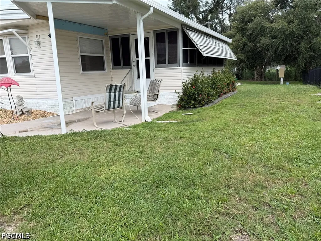 250 Santa Fe Trail North Fort Myers FL 33917