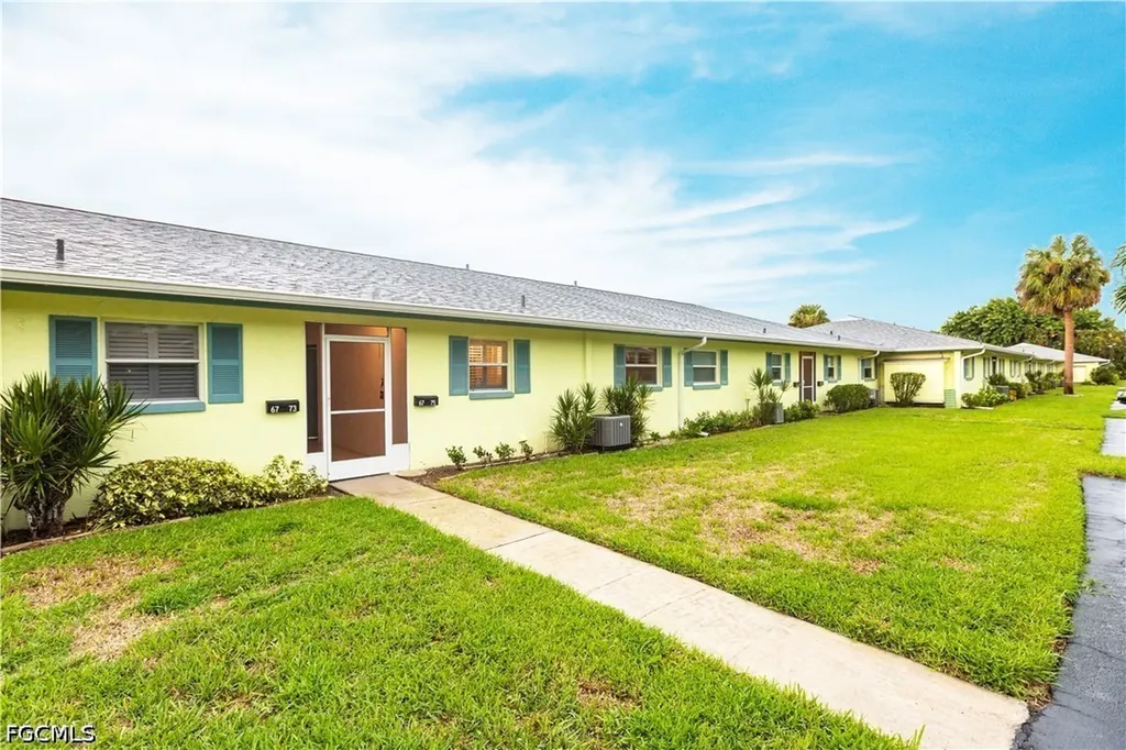 Fort Myers FL, 6775 Lake Mcgregor Circle