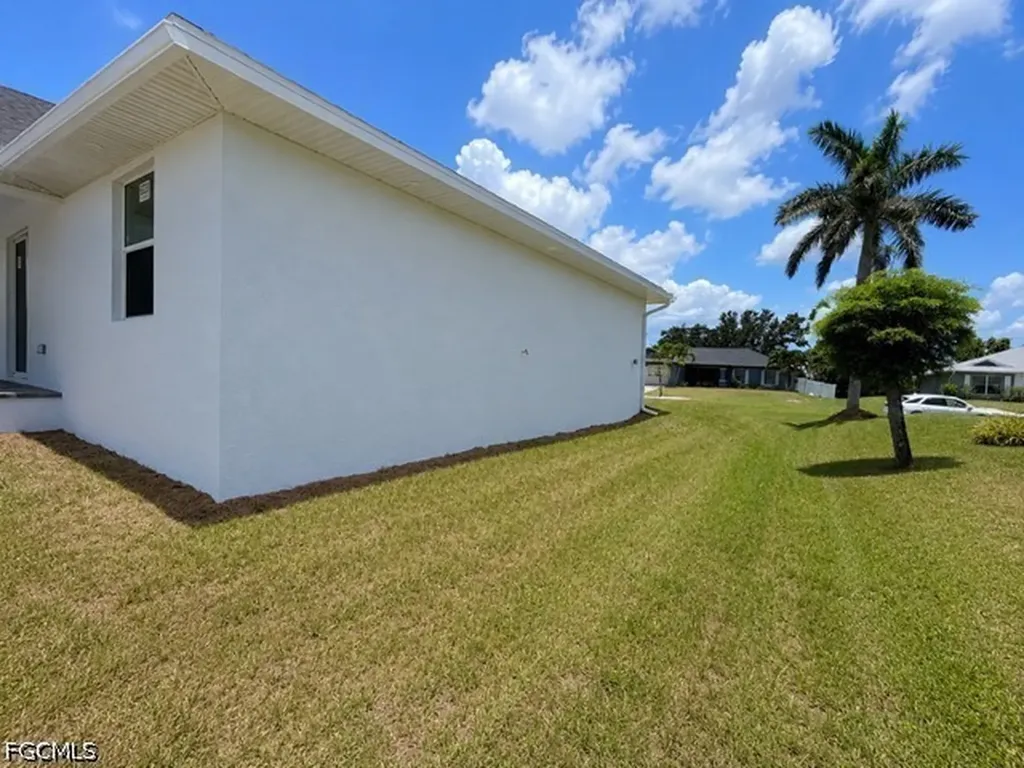 2813 NW 4th Terrace Cape Coral FL 33993