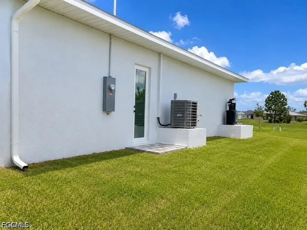 2813 NW 4th Terrace Cape Coral FL 33993