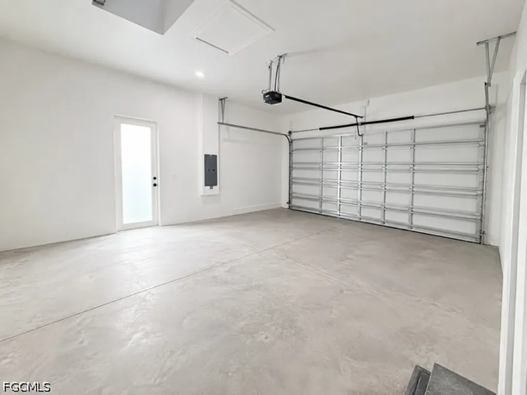 2813 NW 4th Terrace Cape Coral FL 33993