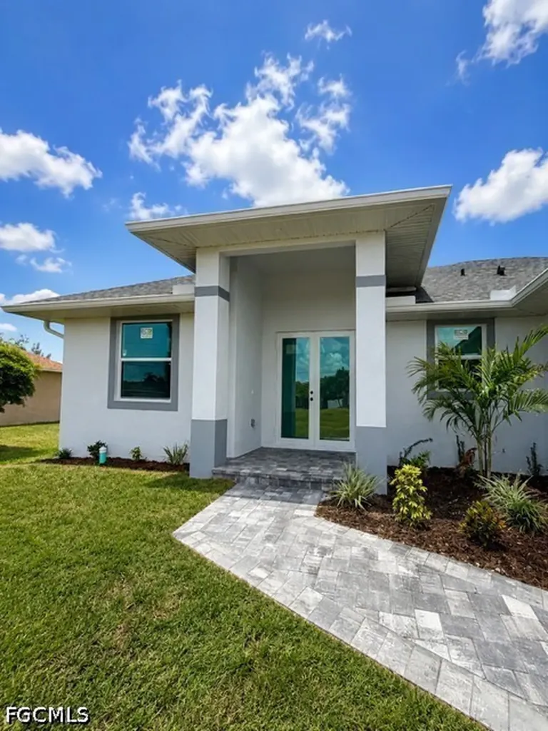 2813 NW 4th Terrace Cape Coral FL 33993
