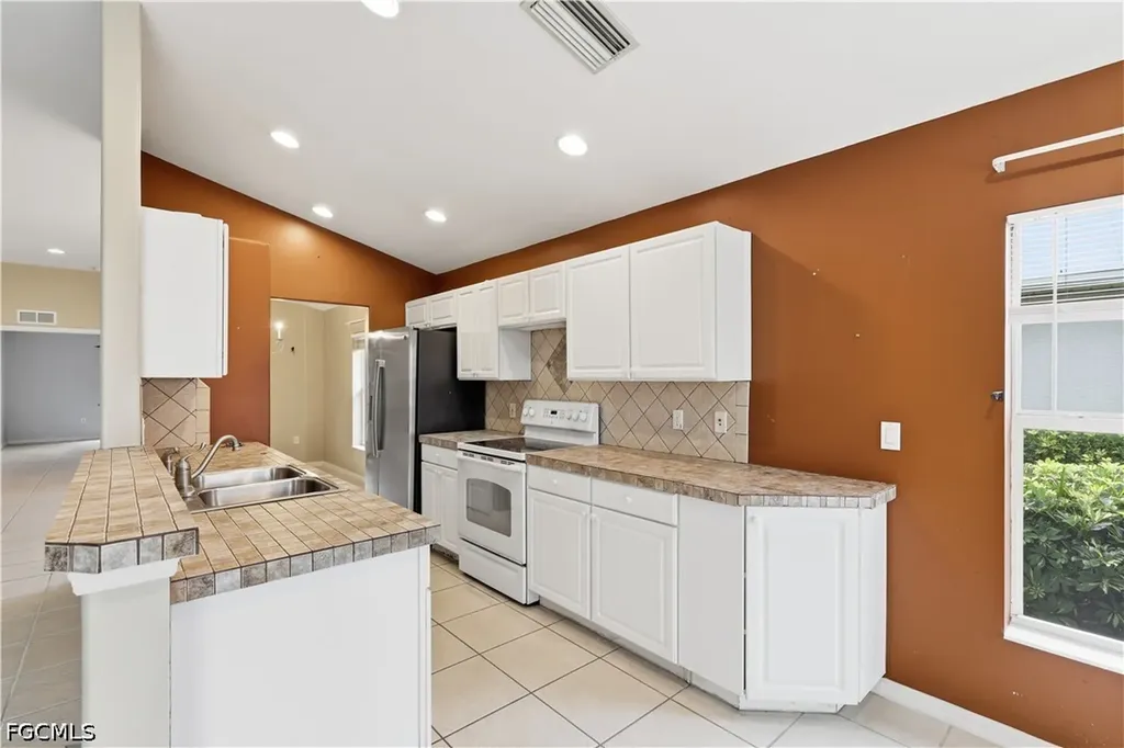 2447 Woodbourne Place Cape Coral FL 33991