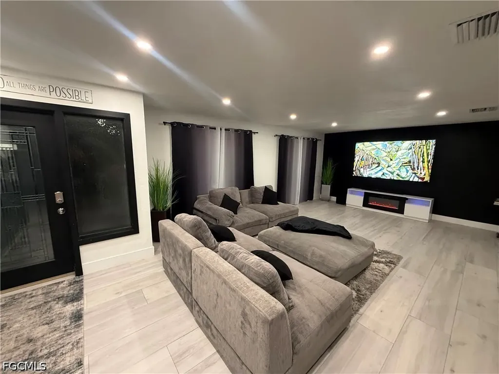 1475 N Larkwood Square Fort Myers FL 33919