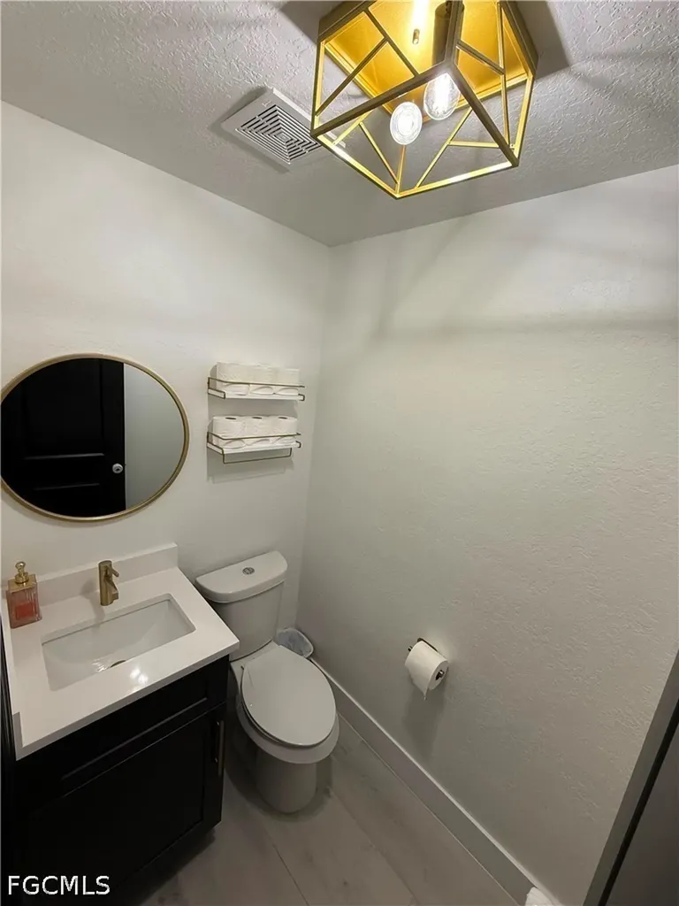 1475 N Larkwood Square Fort Myers FL 33919