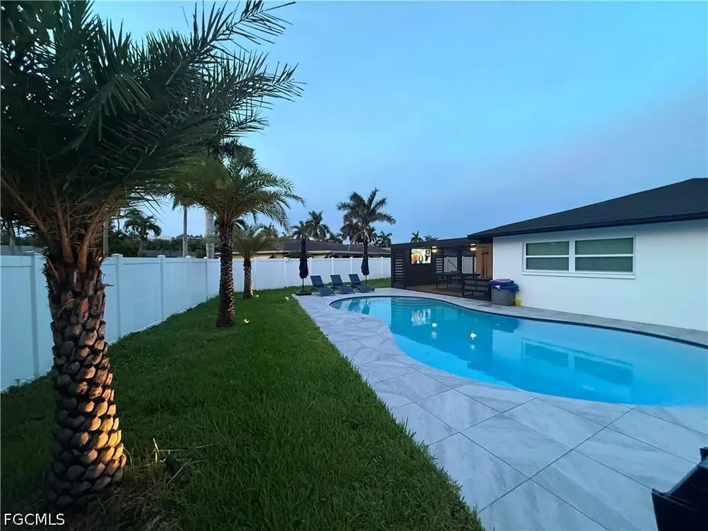 1475 N Larkwood Square Fort Myers FL 33919