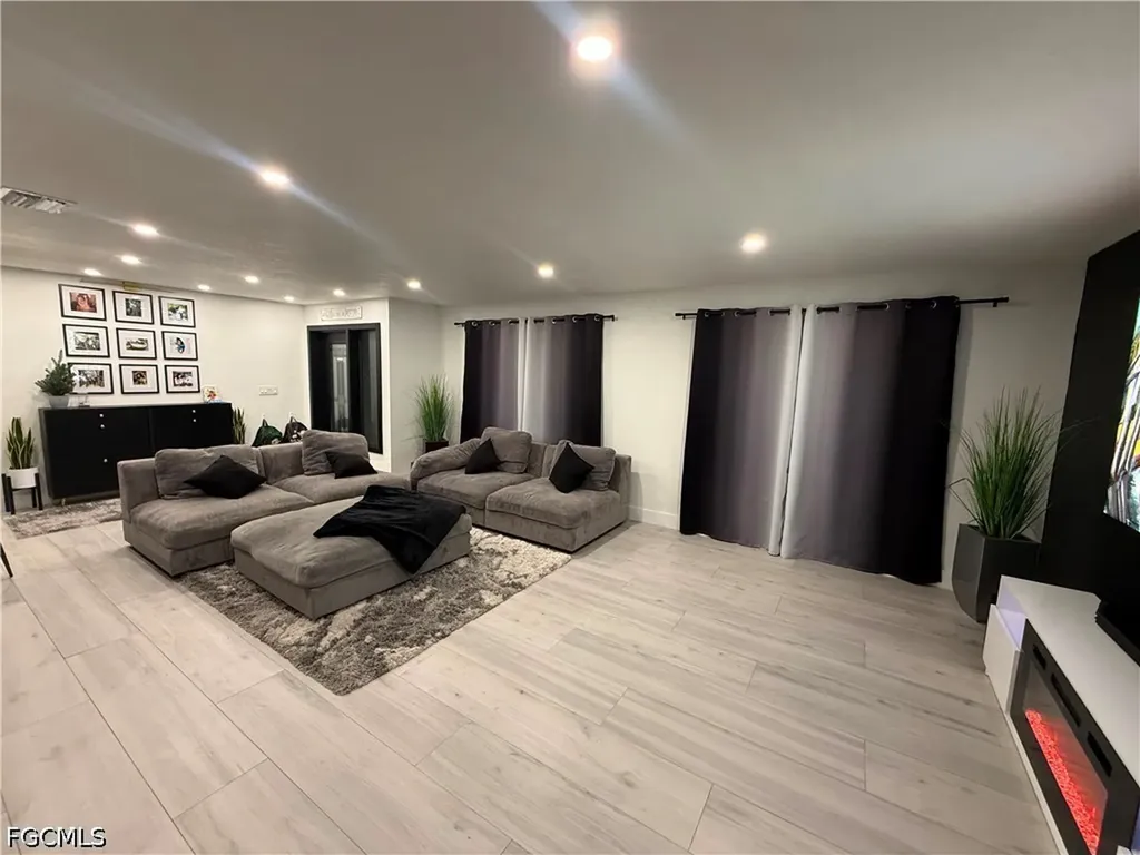 1475 N Larkwood Square Fort Myers FL 33919