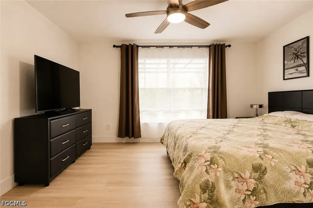 1913 SE 15th Place Cape Coral FL 33990