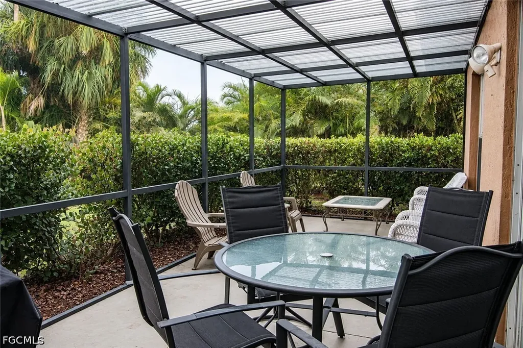 1913 SE 15th Place Cape Coral FL 33990