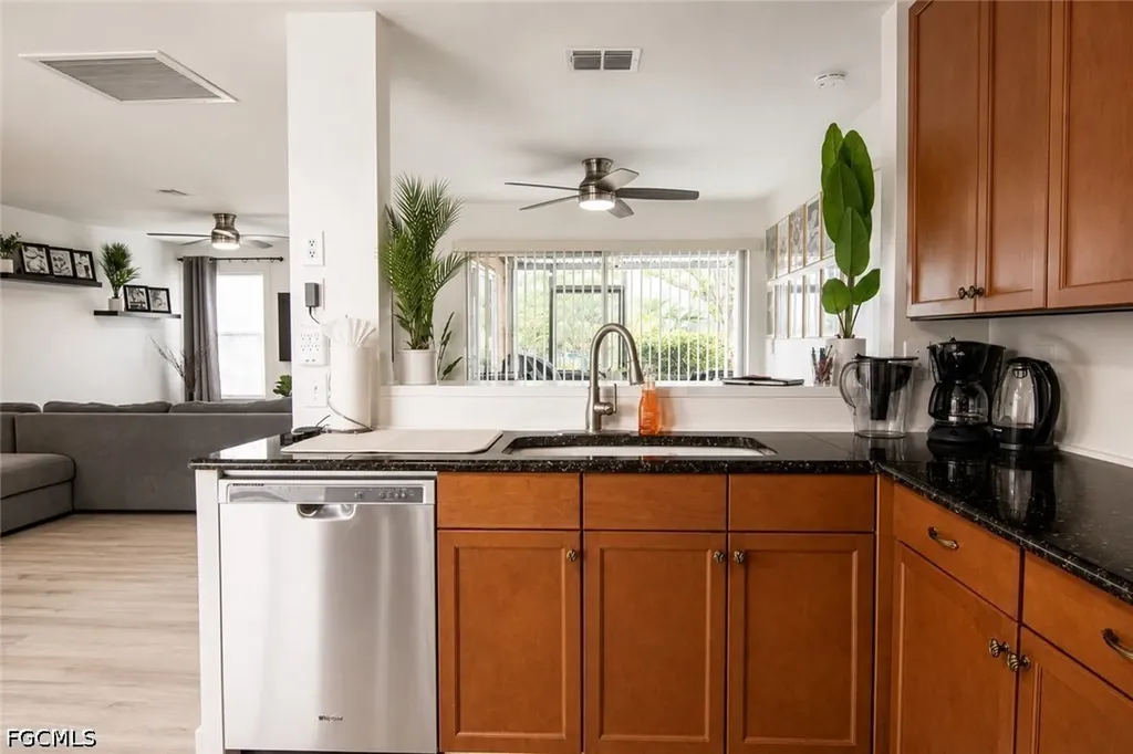 1913 SE 15th Place Cape Coral FL 33990