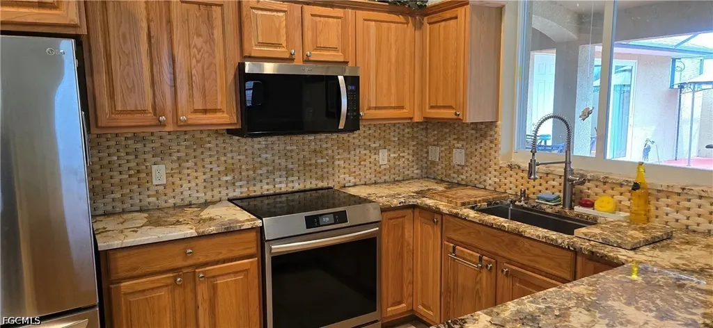1108 SW 15th Place Cape Coral FL 33991