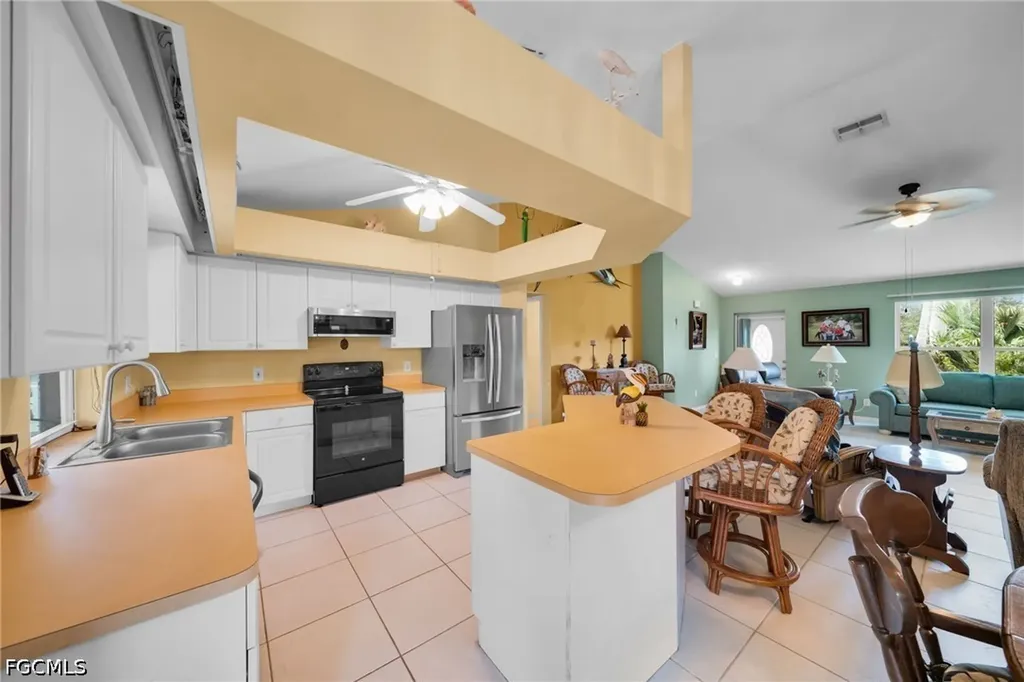 813 SW 11th Place Cape Coral FL 33991