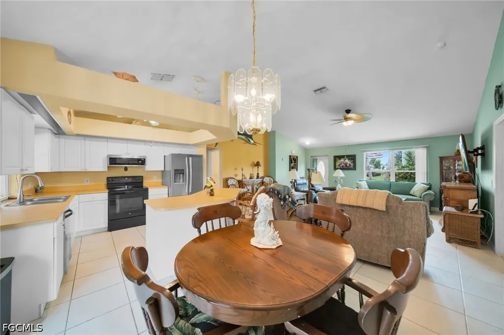 813 SW 11th Place Cape Coral FL 33991