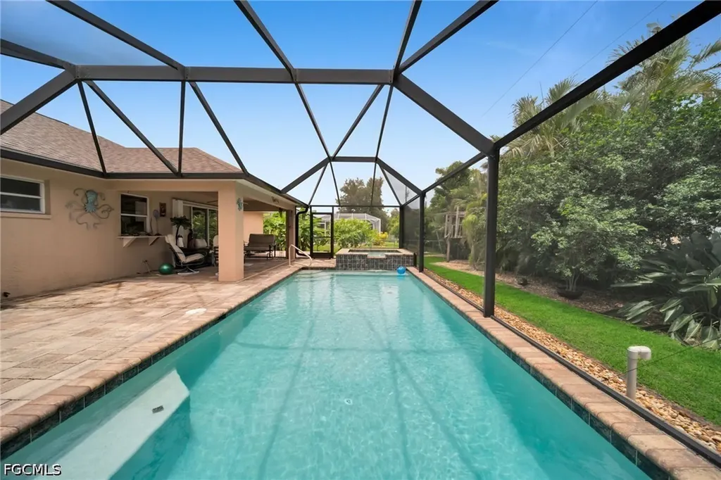 813 SW 11th Place Cape Coral FL 33991