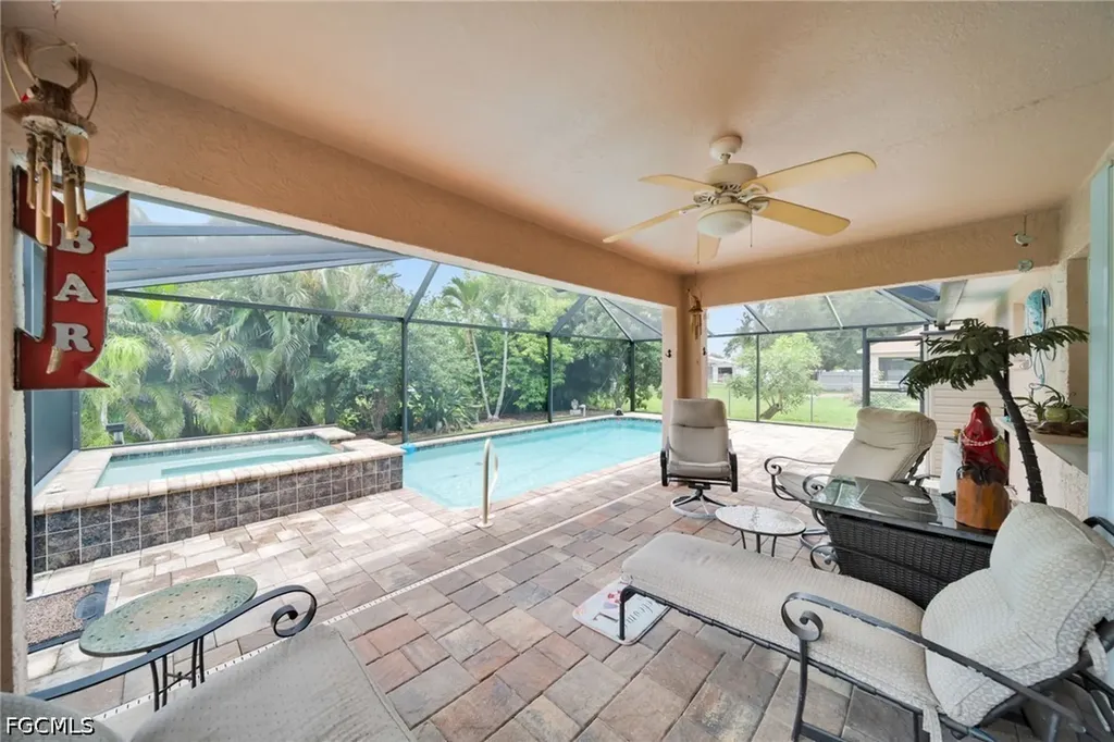 813 SW 11th Place Cape Coral FL 33991