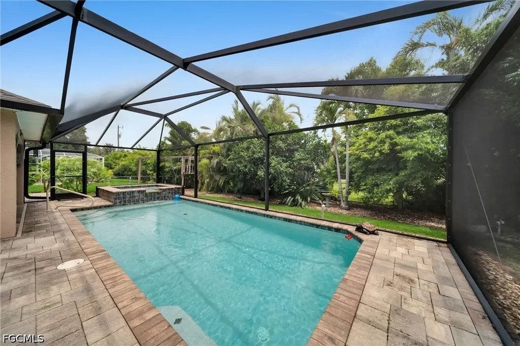 813 SW 11th Place Cape Coral FL 33991