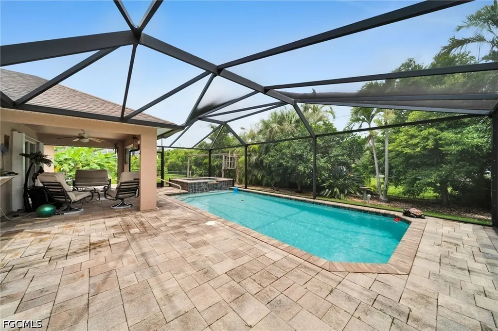 813 SW 11th Place Cape Coral FL 33991