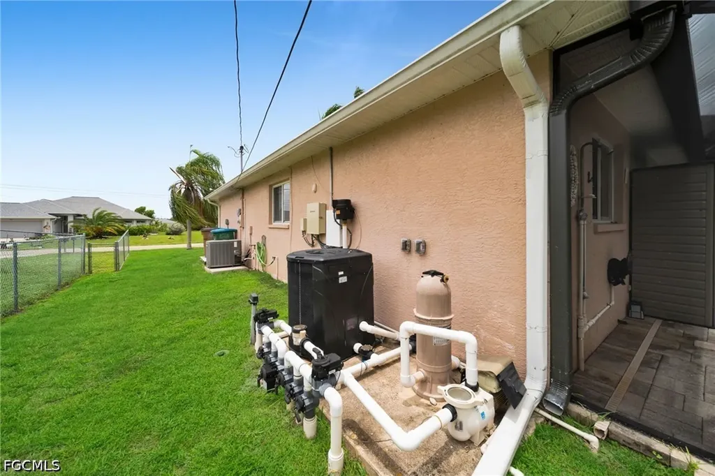 813 SW 11th Place Cape Coral FL 33991