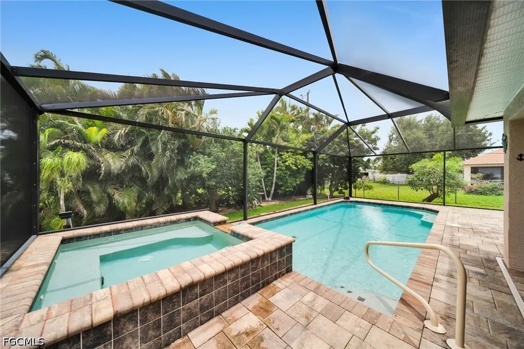 813 SW 11th Place Cape Coral FL 33991
