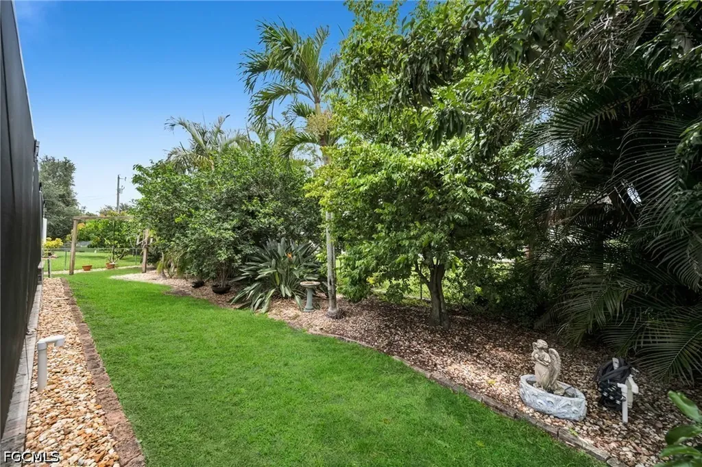 813 SW 11th Place Cape Coral FL 33991