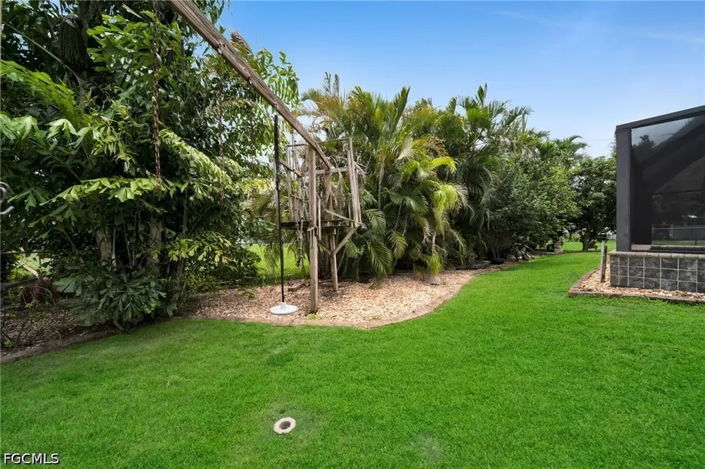 813 SW 11th Place Cape Coral FL 33991
