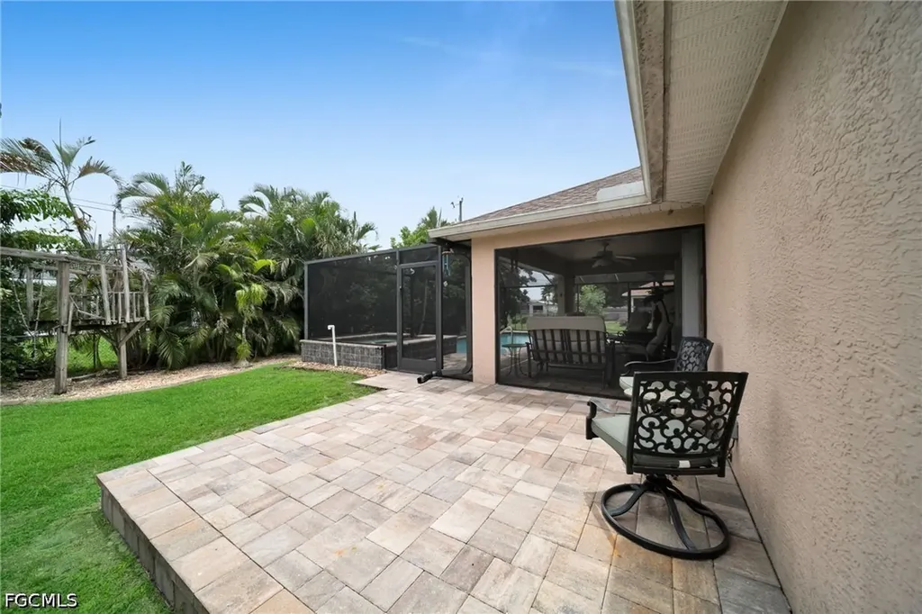 813 SW 11th Place Cape Coral FL 33991