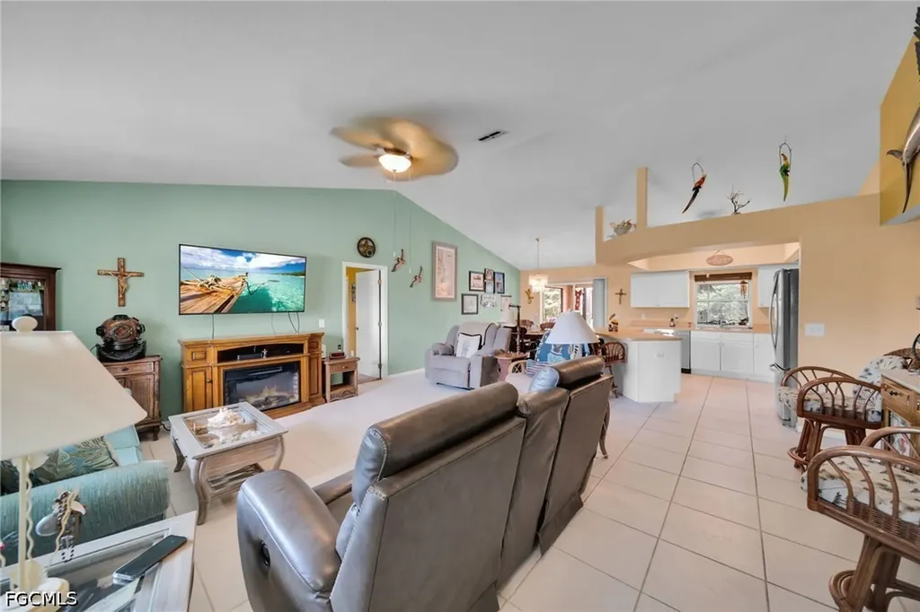 813 SW 11th Place Cape Coral FL 33991