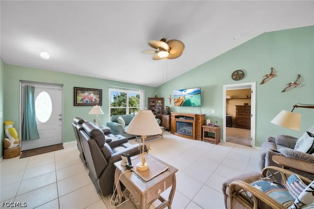 813 SW 11th Place Cape Coral FL 33991