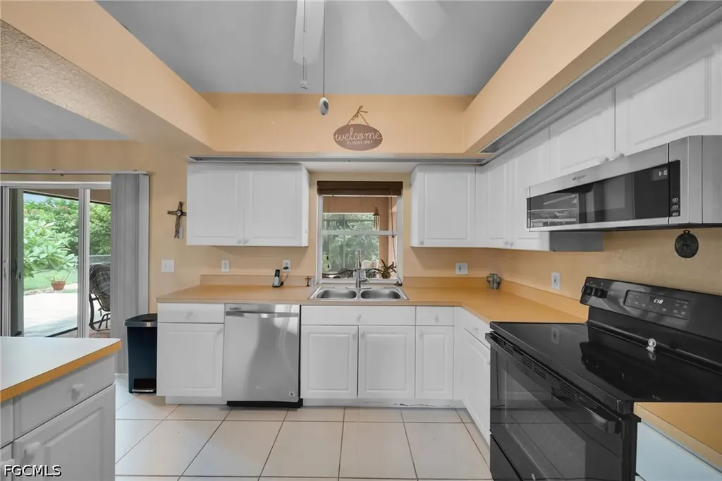 813 SW 11th Place Cape Coral FL 33991