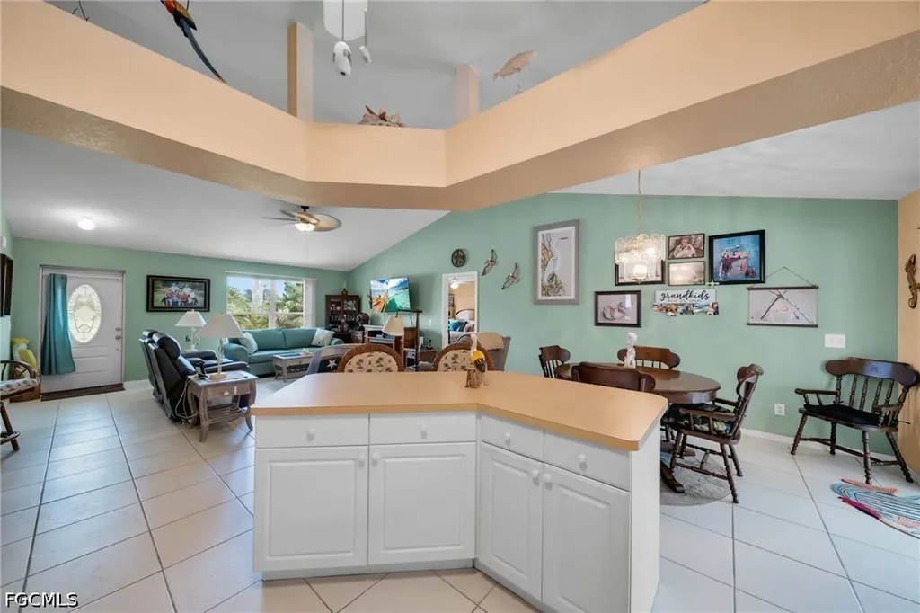 813 SW 11th Place Cape Coral FL 33991