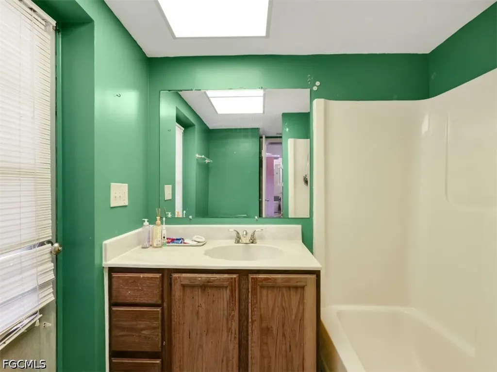 209 NE 9th Court Cape Coral FL 33909