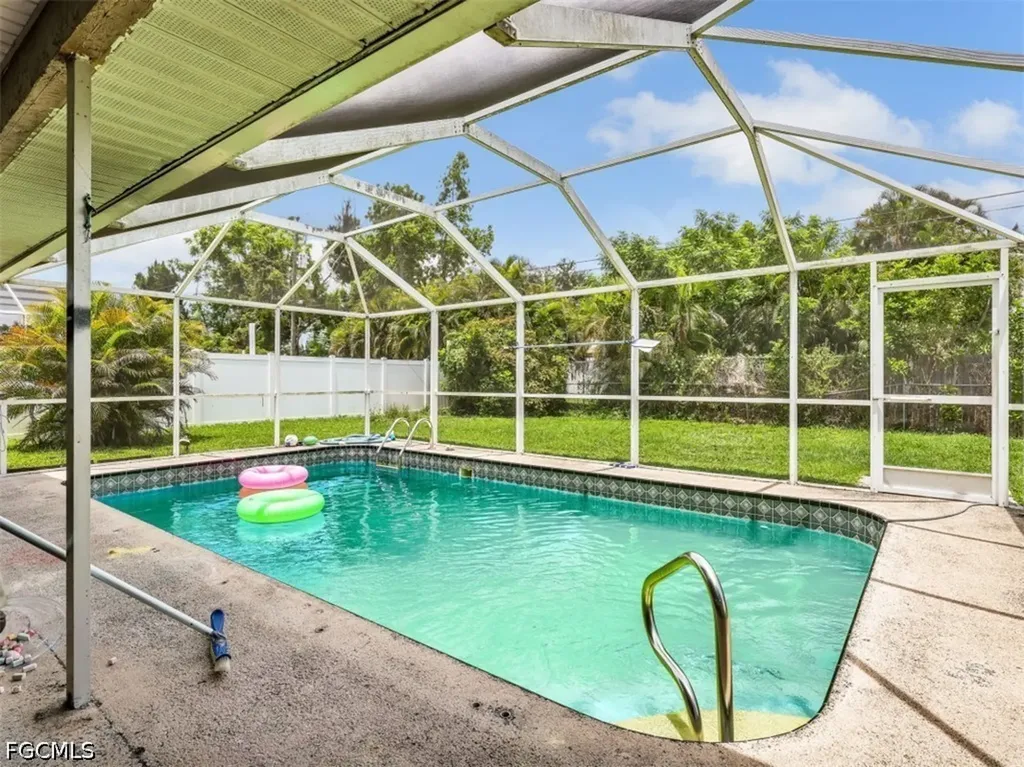 209 NE 9th Court Cape Coral FL 33909
