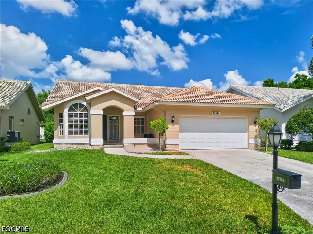 Fort Myers FL, 12554 Kelly Sands Way